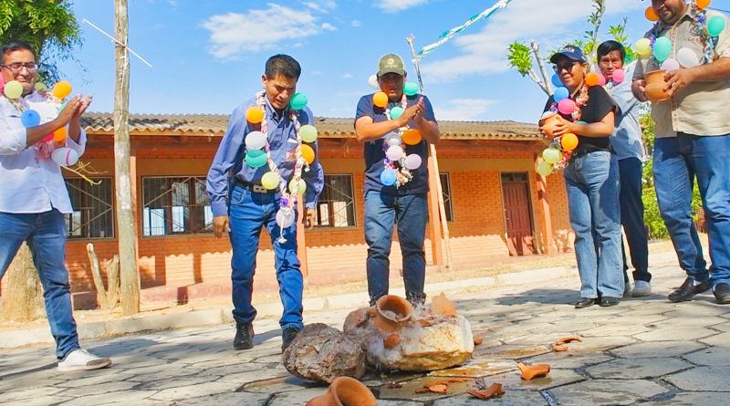 Gobierno entrega obra de enlosetado urbano en la comunidad de Yotaú, municipio El Puente